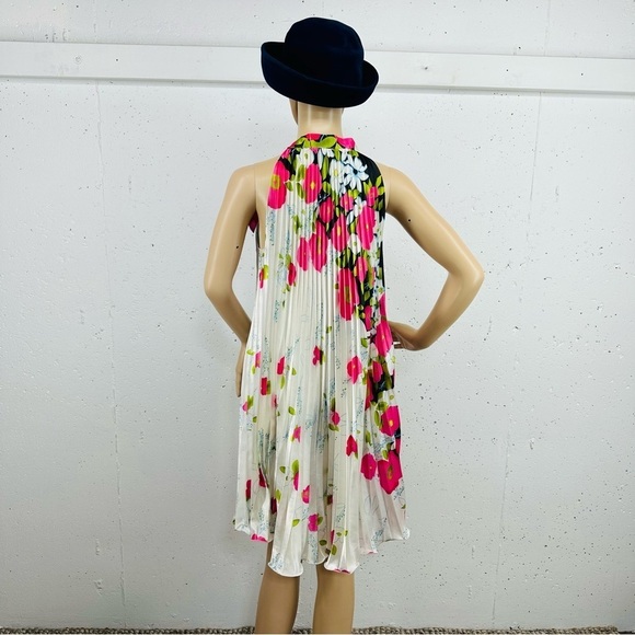 Vintage Neelam Medium High Neck Sleeves Whit Pink Floral Pleated Dress - Picture 5 of 16